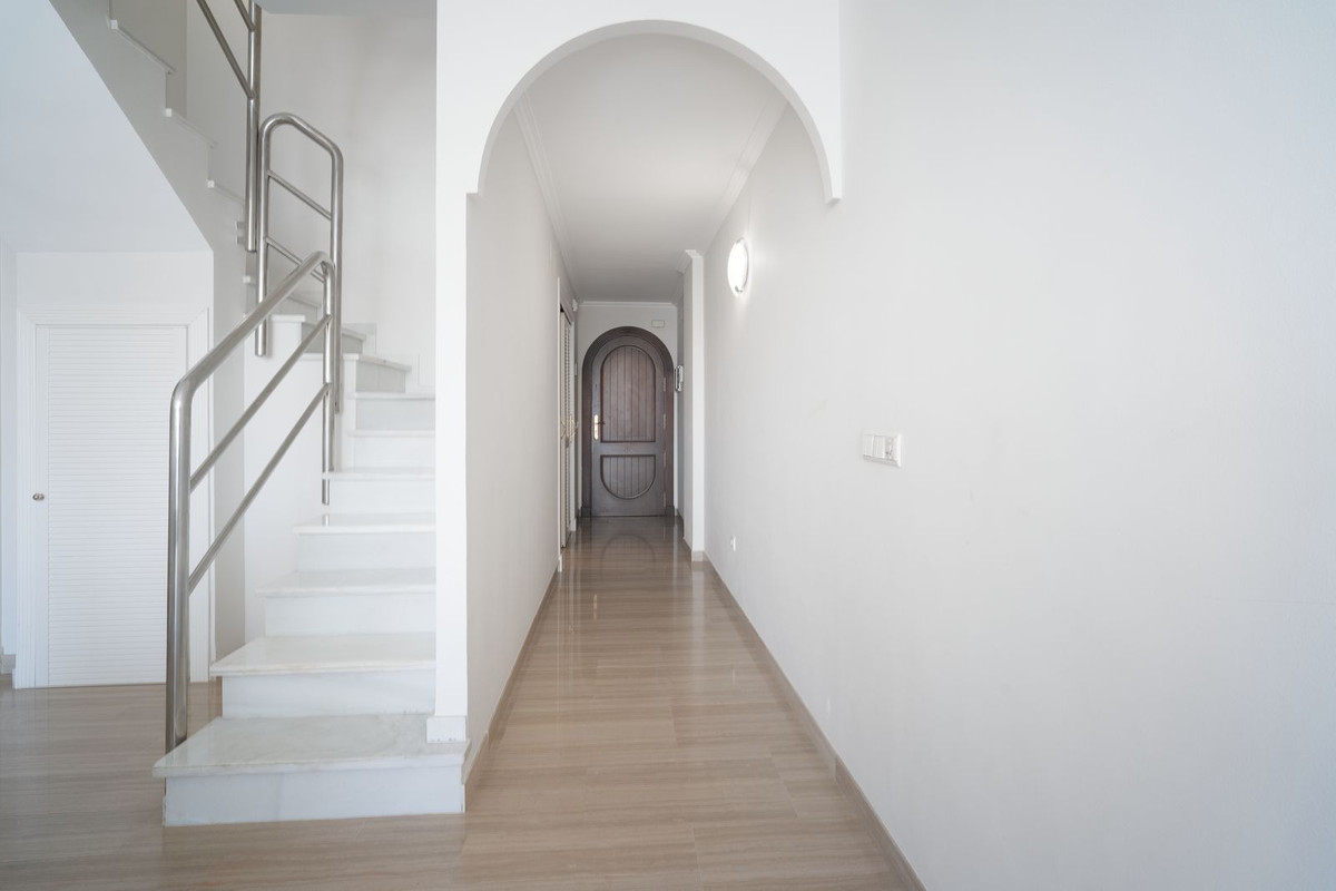 3 Bedroom Penthouse in Benalmádena - Photo 8