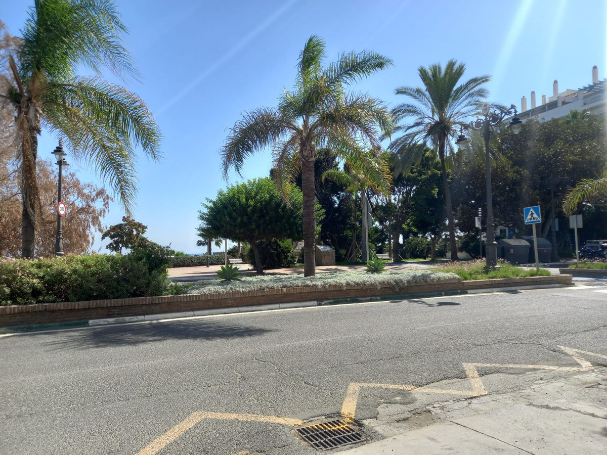 4 Bedroom Apartment in Estepona - Photo 21