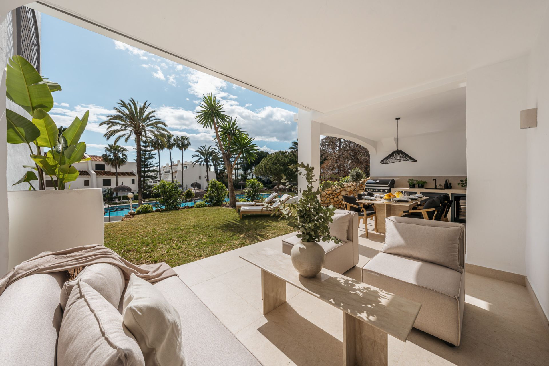 3 Bedroom Apartment in Marbella - Photo 2