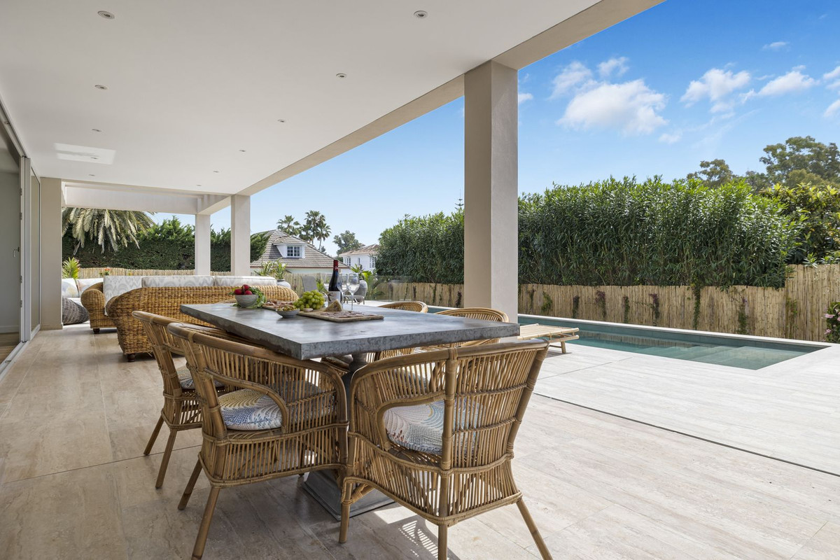 5 Bedroom Villa in San Pedro de Alcántara - Photo 10
