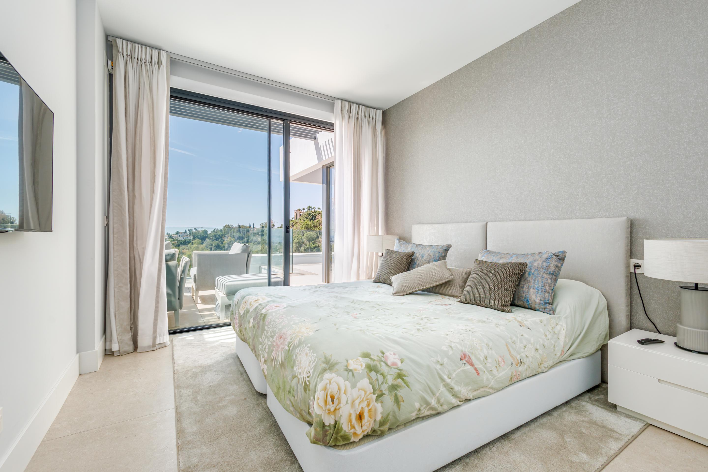 3 Bedroom Apartment in Benahavís - Photo 12
