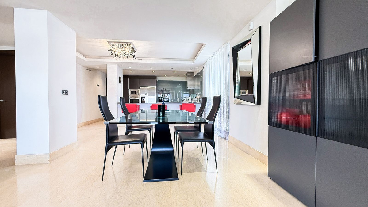 3 Bedroom Apartment in Benahavís - Photo 7