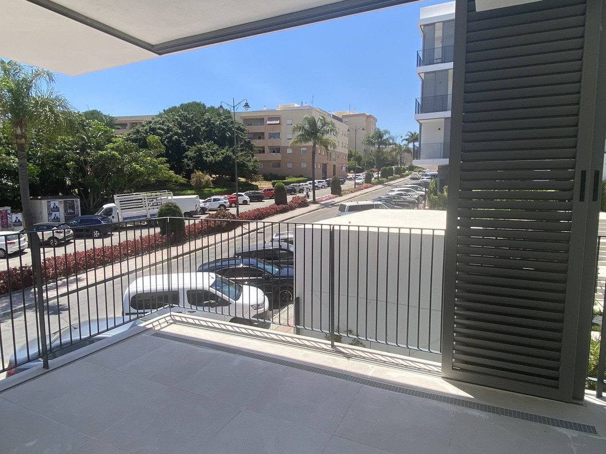 3 Bedroom Apartment in Estepona - Photo 6