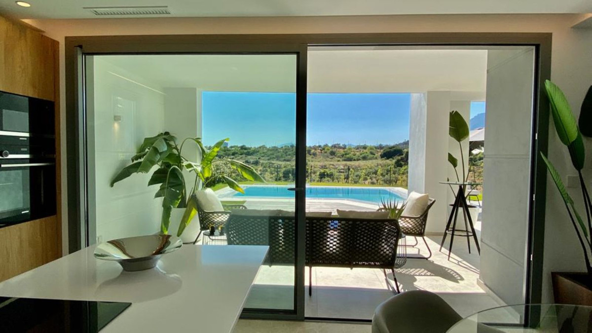 4 Bedroom Villa in Marbella - Photo 14