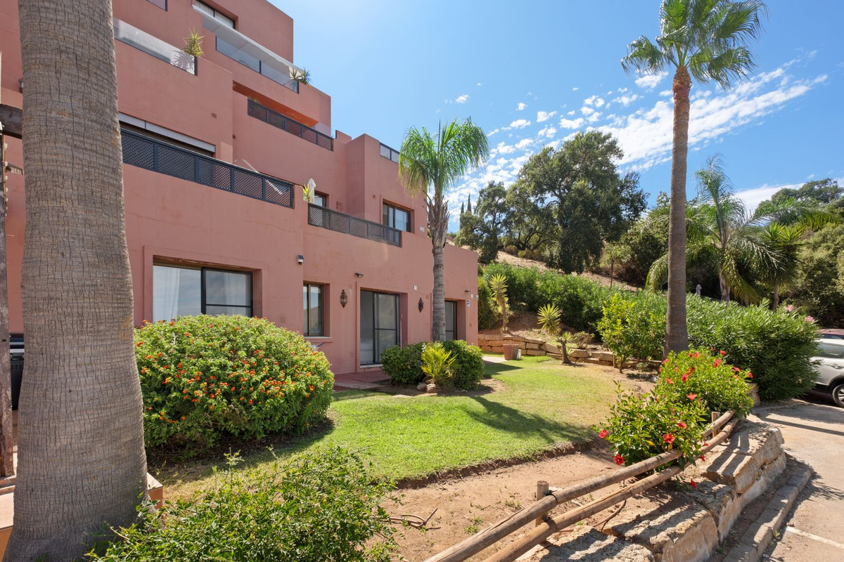 2 Bedroom Apartment in Marbella - Photo 19