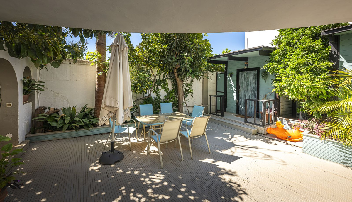 12 Bedroom Villa in Marbella - Photo 25