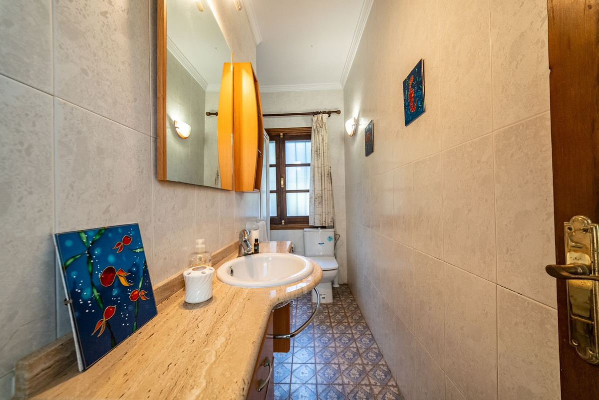5 Bedroom Villa in Alhaurín de la Torre - Photo 34