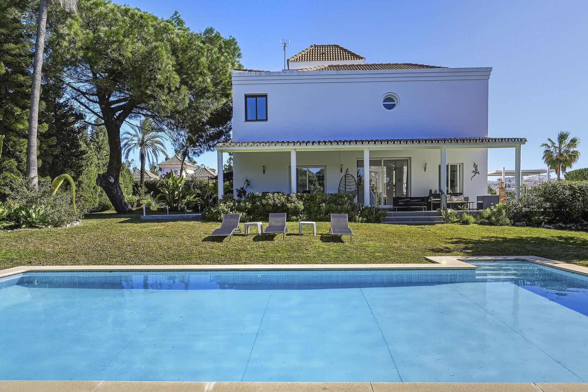 Villa in Nueva Andalucia