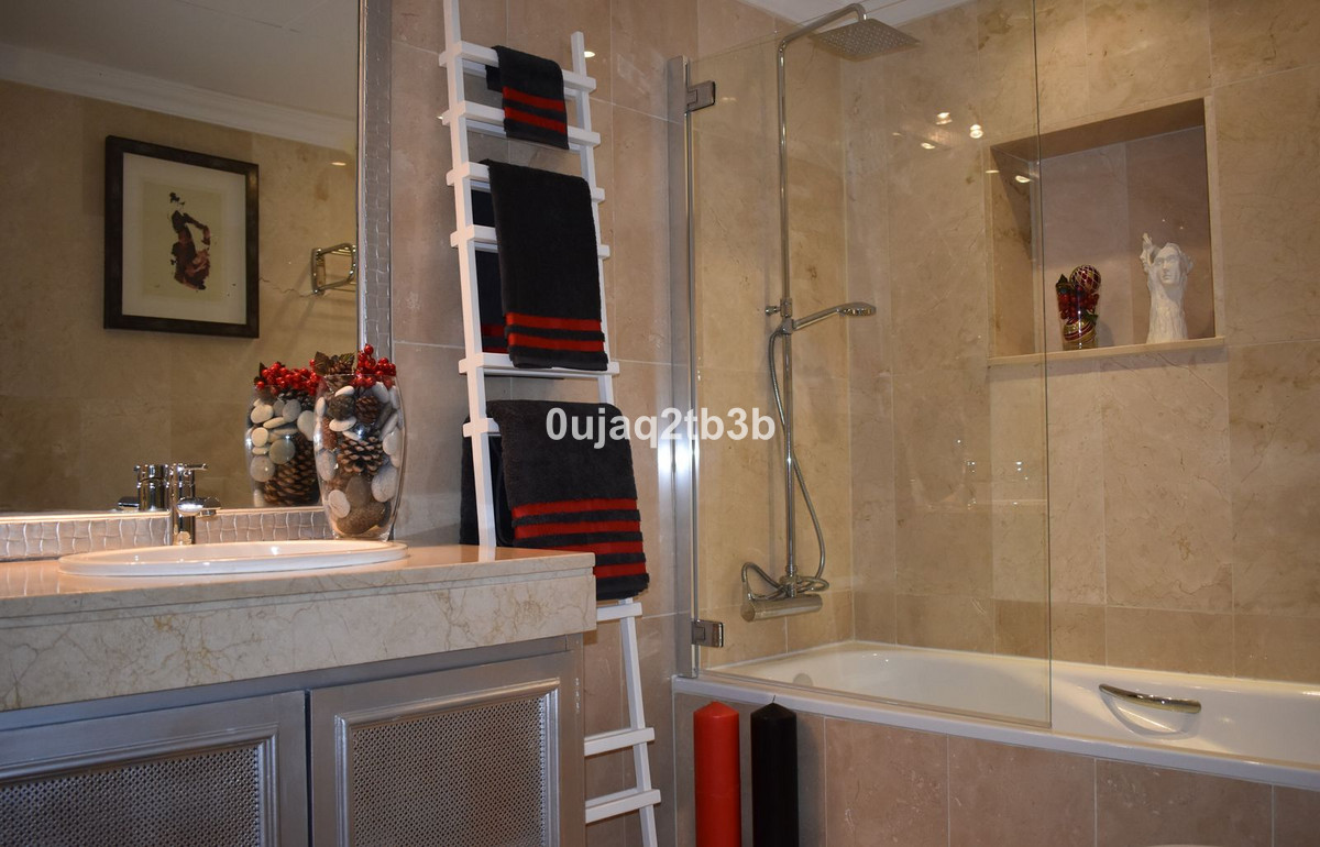 2 Bedroom Townhouse in Marbella - Photo 36