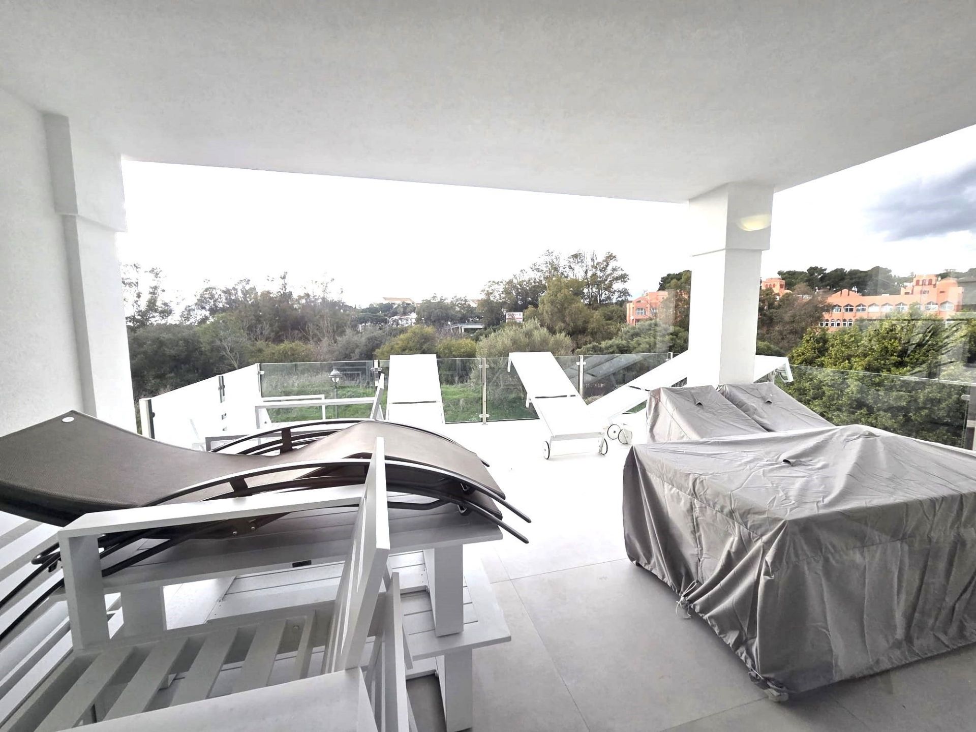 4 Bedroom Villa in Marbella - Photo 9