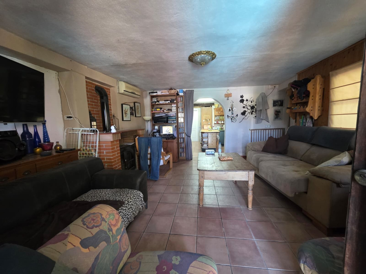 4 Bedroom Country house in Guaro - Photo 19