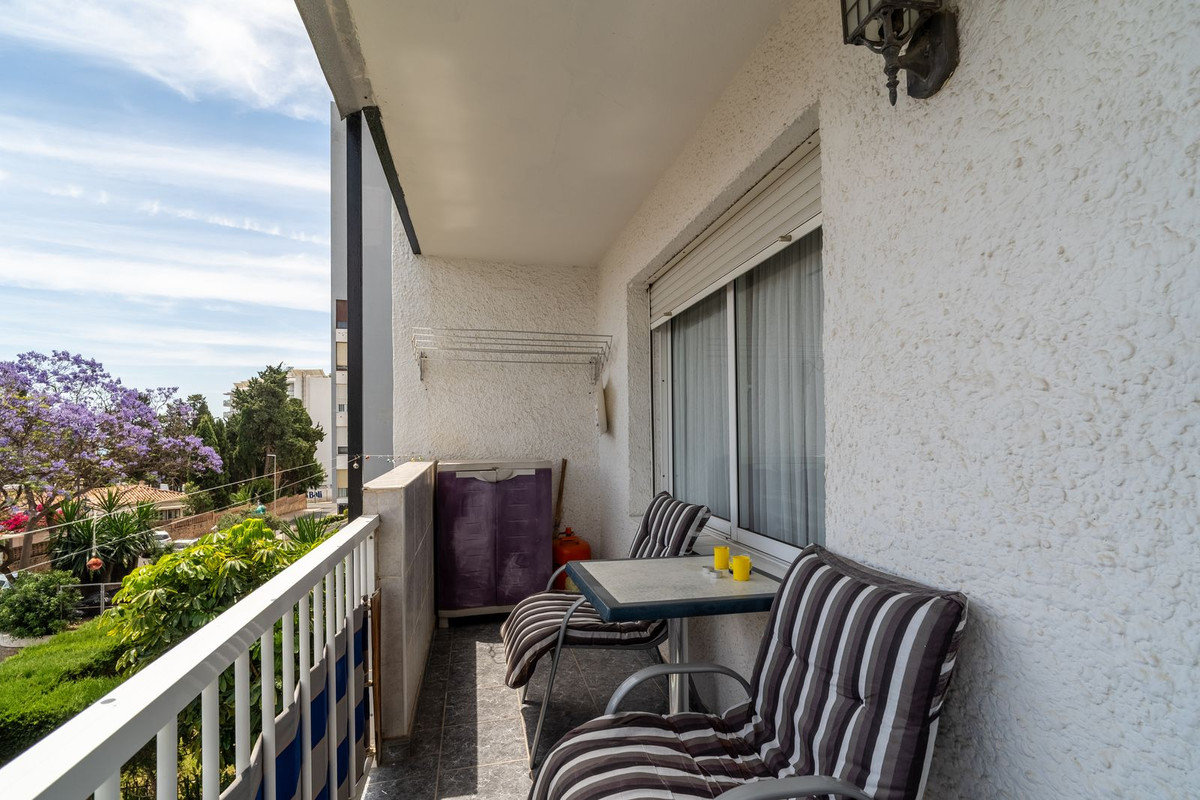 2 Bedroom Apartment in Benalmádena - Photo 3