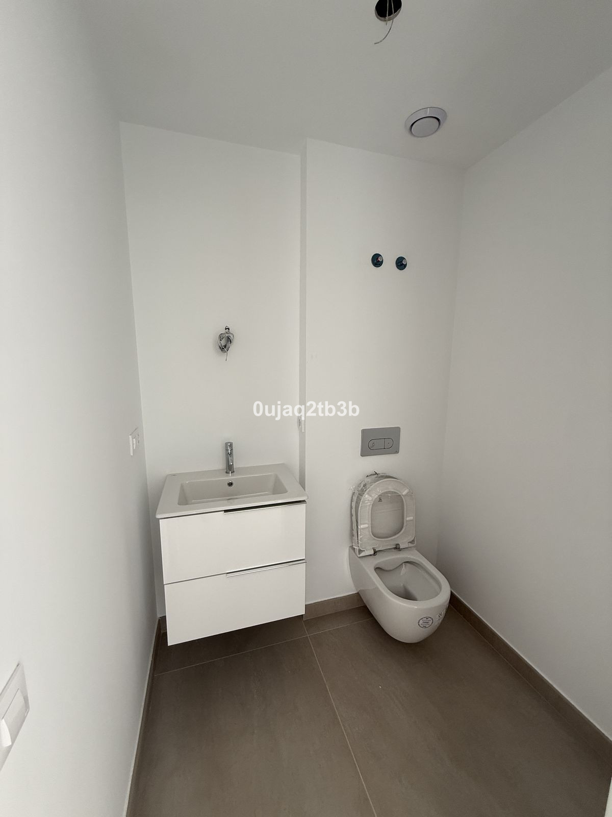 3 Bedroom Penthouse in Estepona - Photo 6