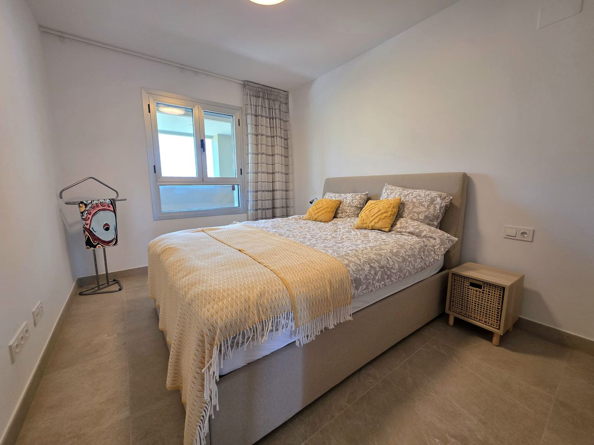 2 Bedroom Apartment in Estepona - Photo 17