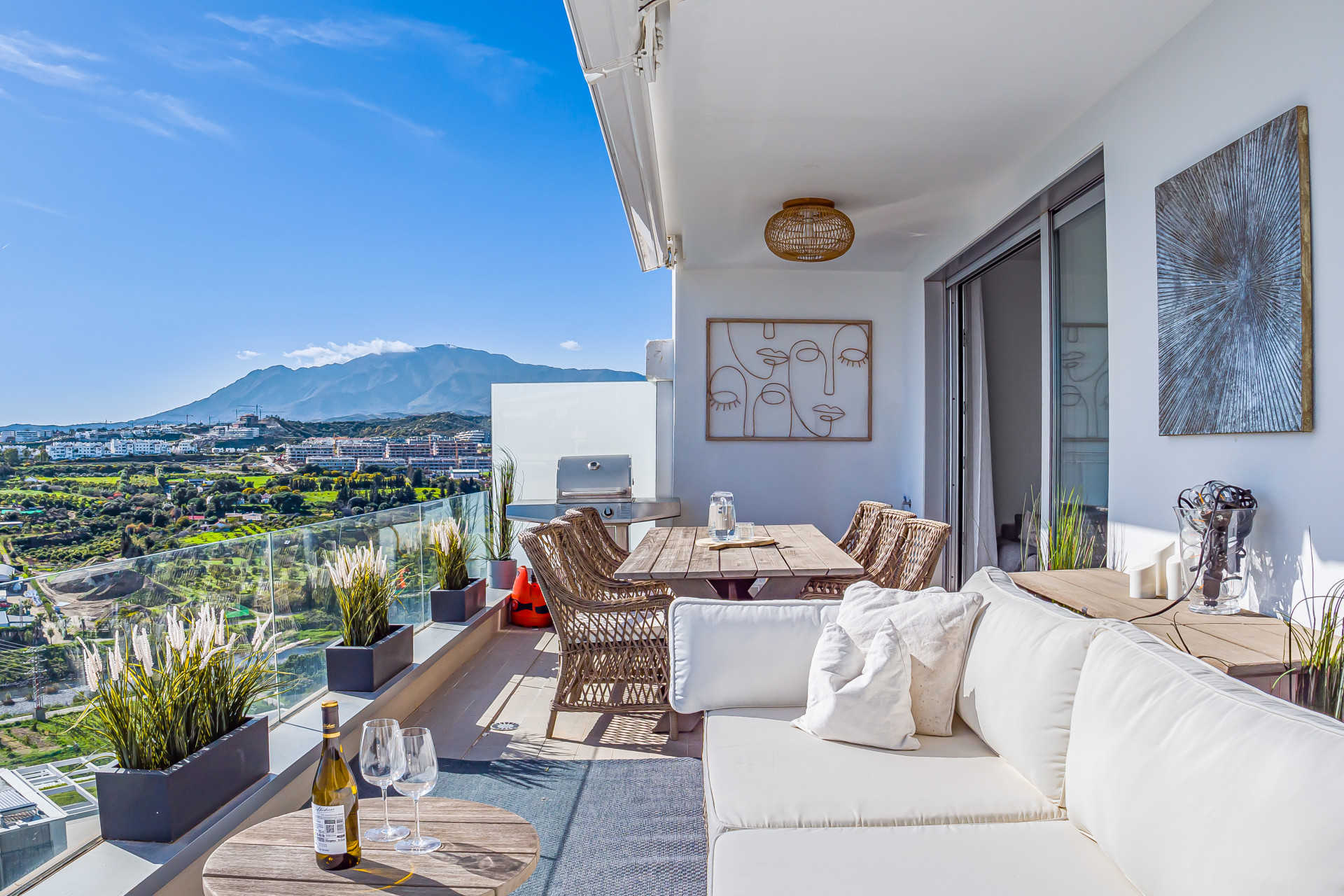 3 Bedroom Apartment in Estepona - Photo 6