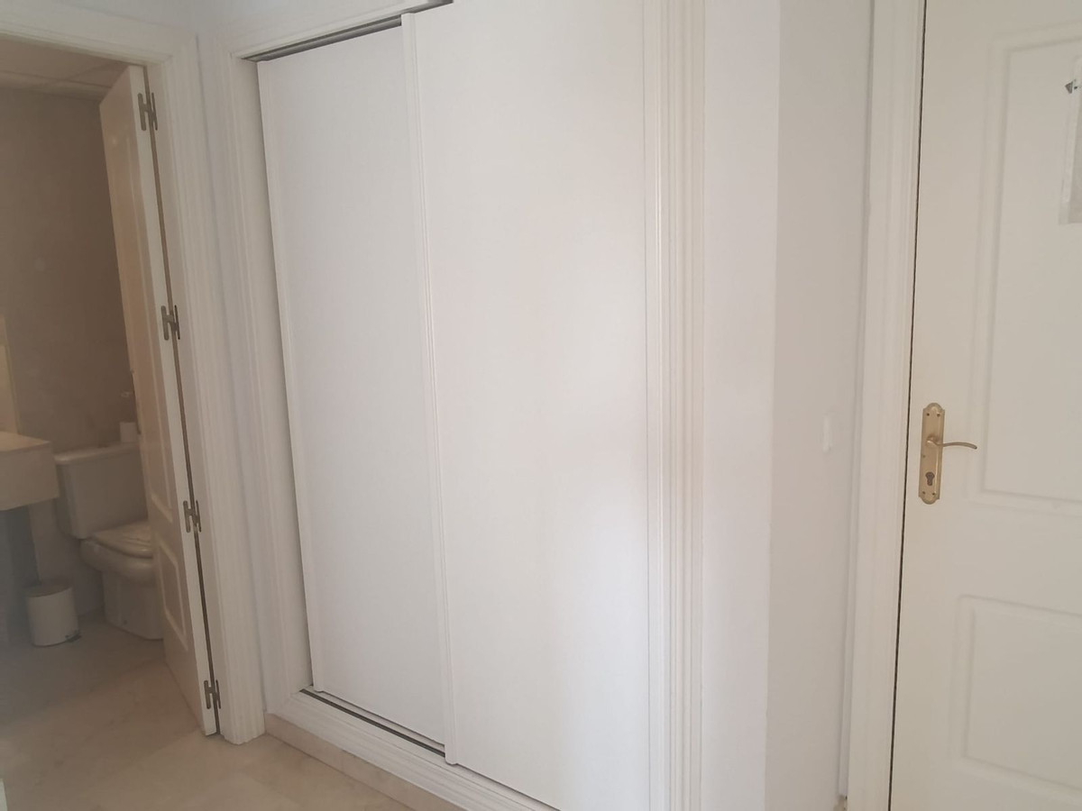 1 Bedroom Apartment in Estepona - Photo 11