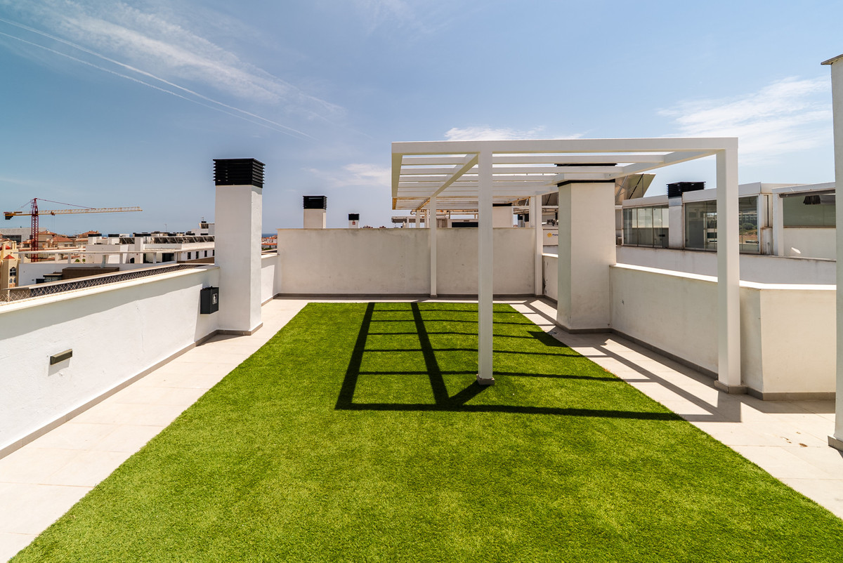 3 Bedroom Apartment in Estepona - Photo 3