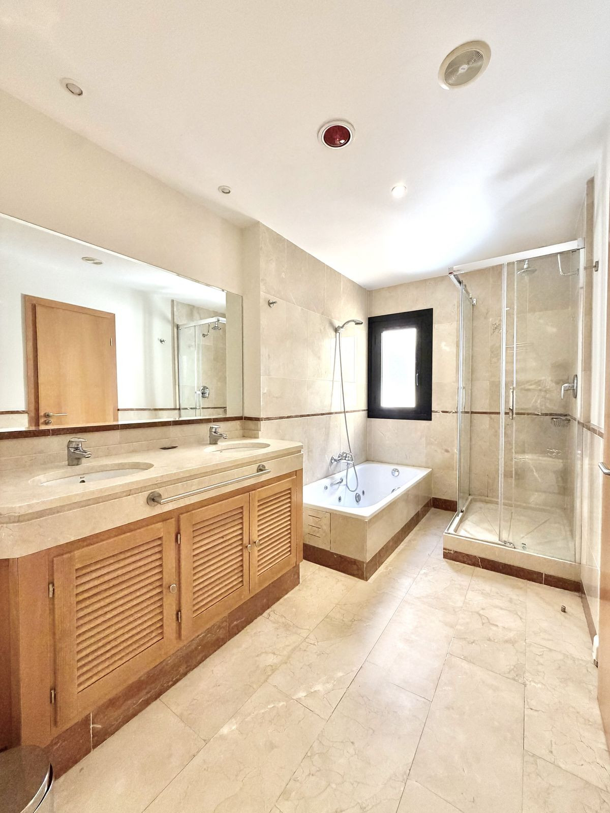 2 Bedroom Apartment in Marbella - Photo 15