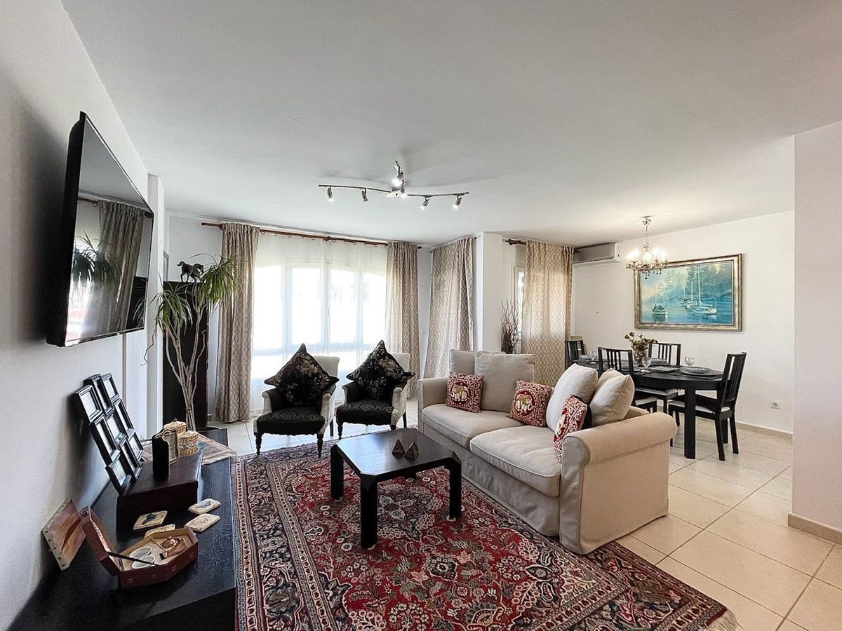 3 Bedroom Apartment in Marbella - Photo 4