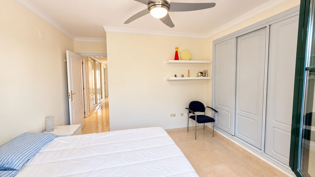 3 Bedroom Apartment in Estepona - Foto 4