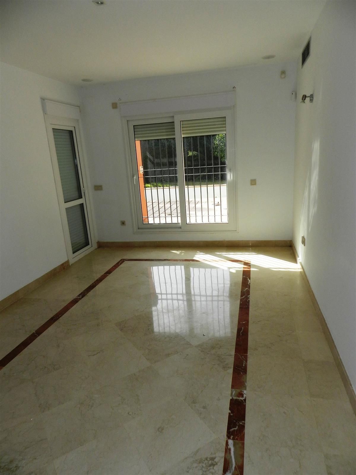 4 Bedroom Villa in Sotogrande - Photo 8