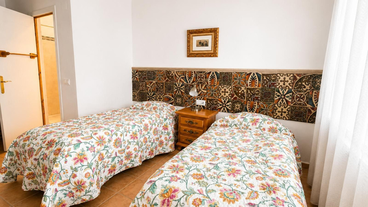 6 Bedroom Townhouse in Tolox - Photo 13
