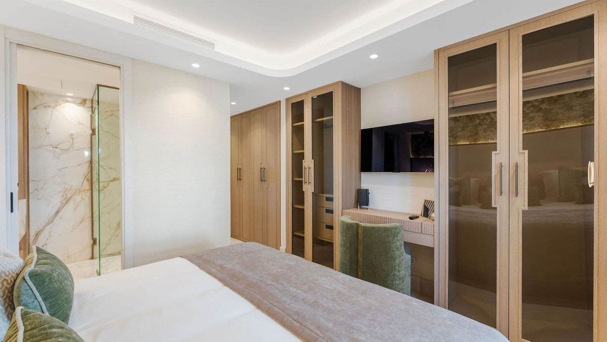 3 Bedroom Apartment in Marbella - Photo 17