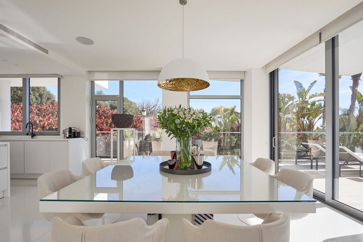 4 Bedroom Villa in Marbella - Photo 16