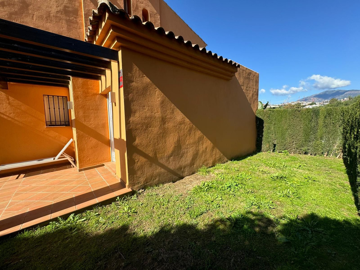 4 Bedroom Villa in Estepona - Photo 9