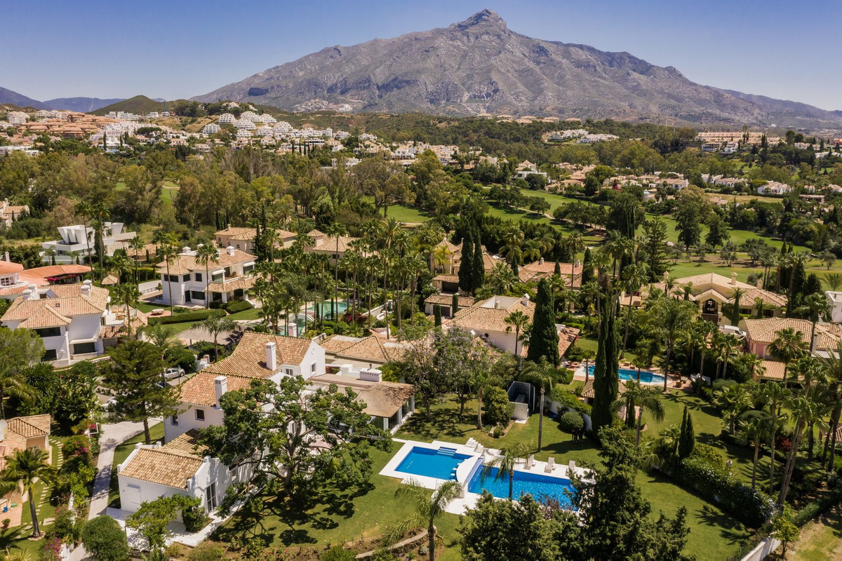 6 Bedroom Villa in Marbella - Photo 18