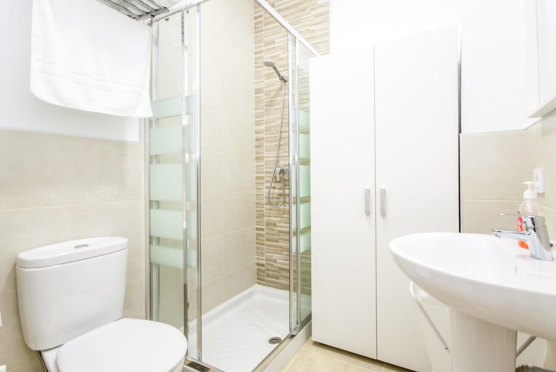 2 Bedroom Apartment in Fuengirola - Photo 5