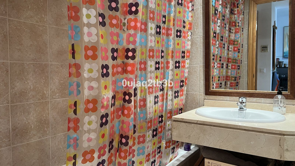 2 Bedroom Apartment in Estepona - Photo 7