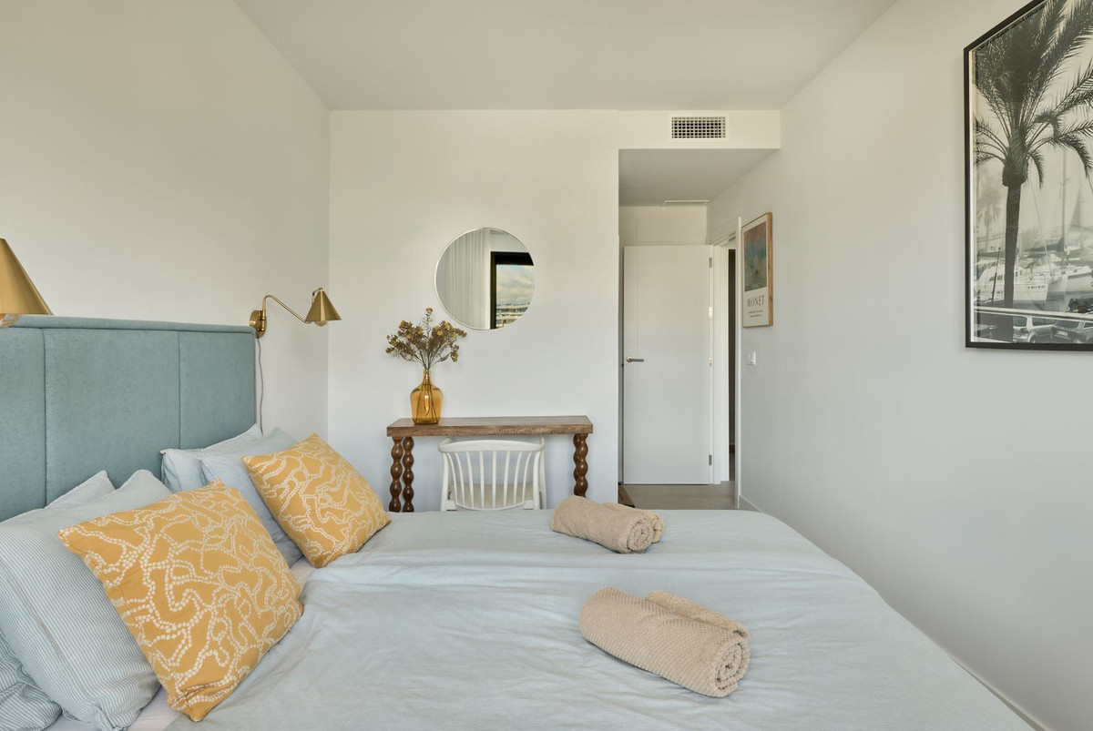 2 Bedroom Apartment in Estepona - Photo 9
