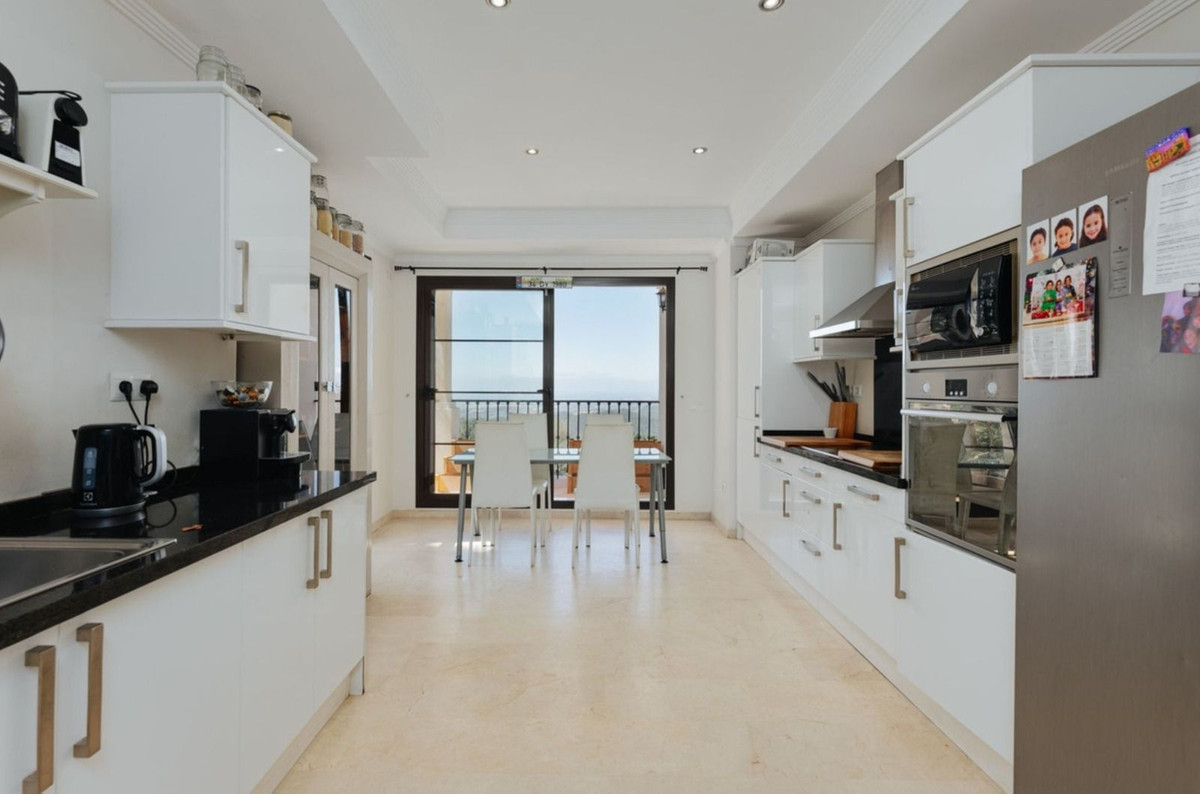 6 Bedroom Villa in Istán - Photo 28