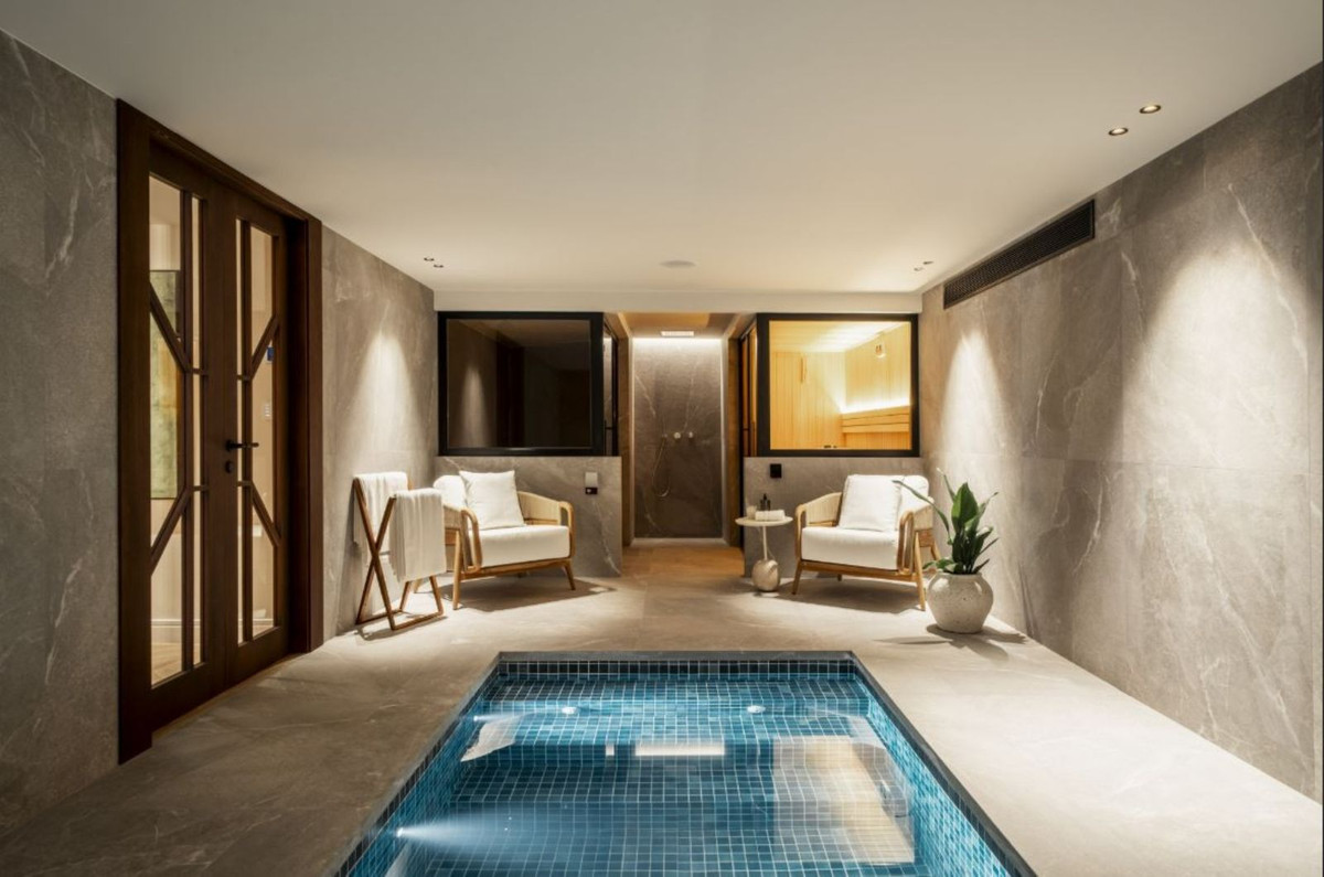 5 Bedroom Villa in Marbella - Photo 8