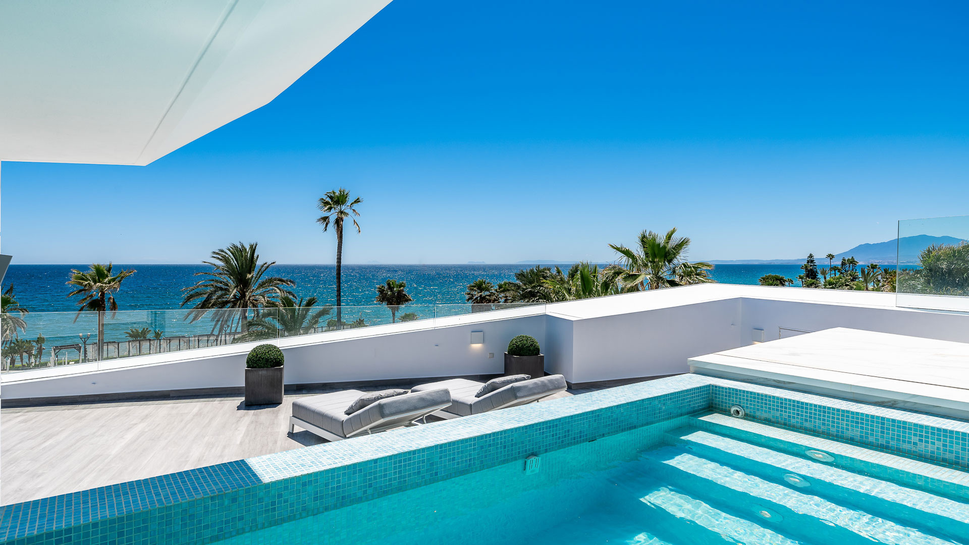 6 Bedroom Villa in Marbella - Photo 2