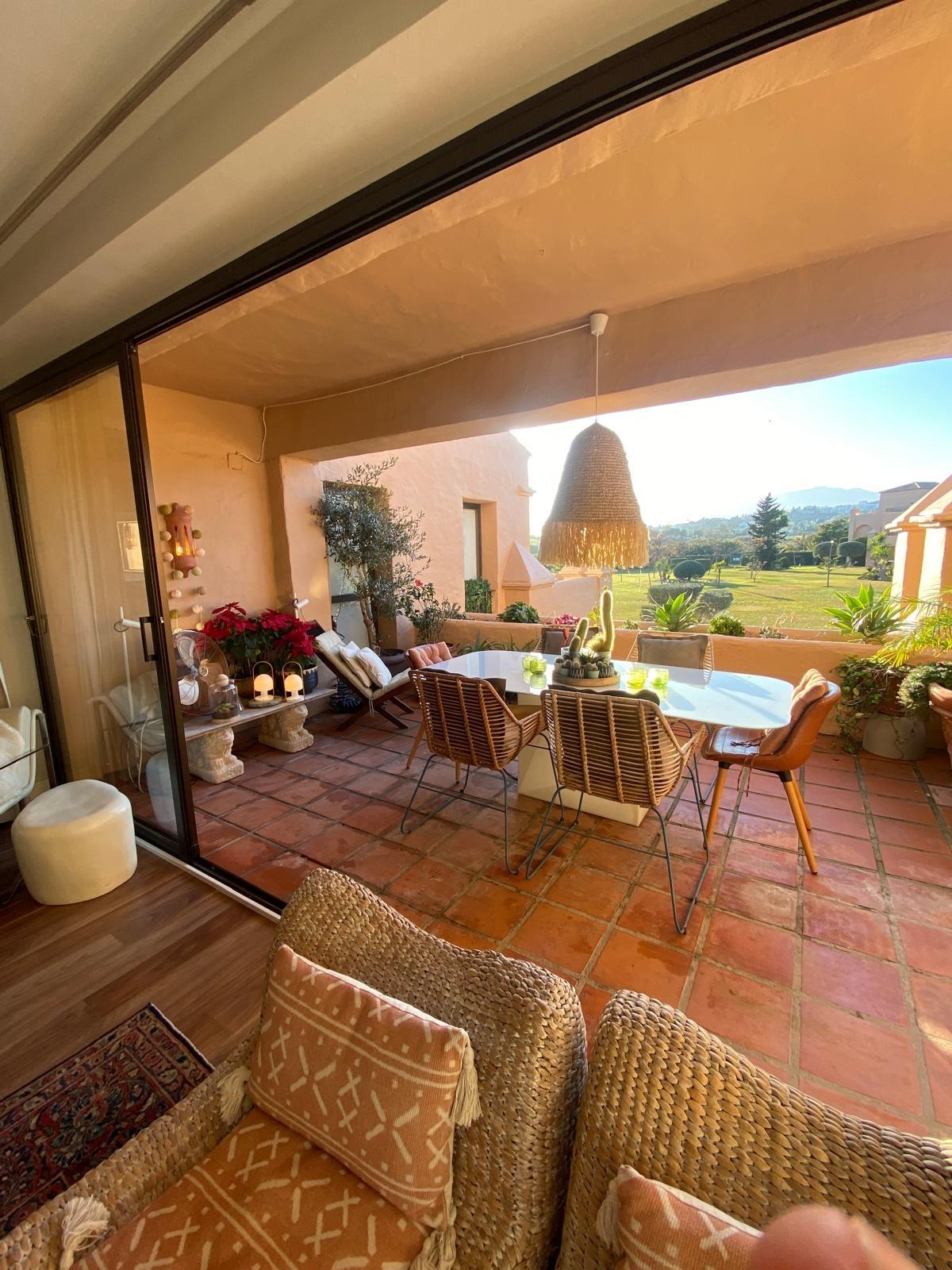 3 Bedroom Penthouse in Estepona - Photo 9