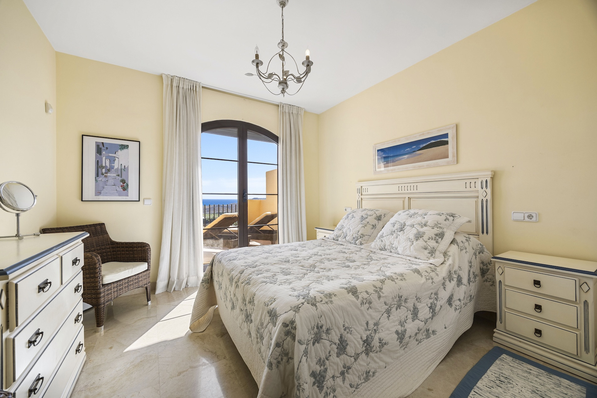 3 Bedroom Penthouse in Benahavís - Photo 23
