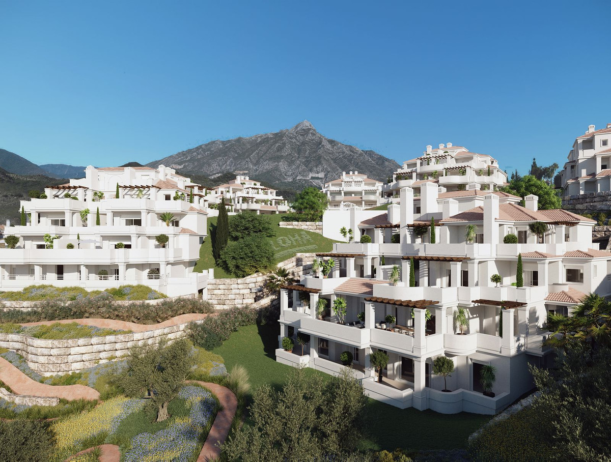 2 Bedroom Apartment in Marbella - Photo 2