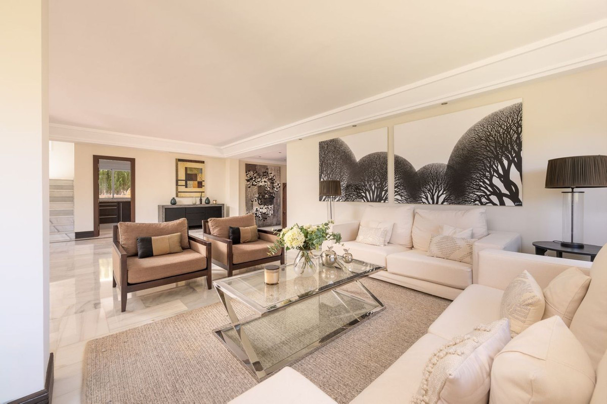 6 Bedroom Villa in Marbella - Photo 16