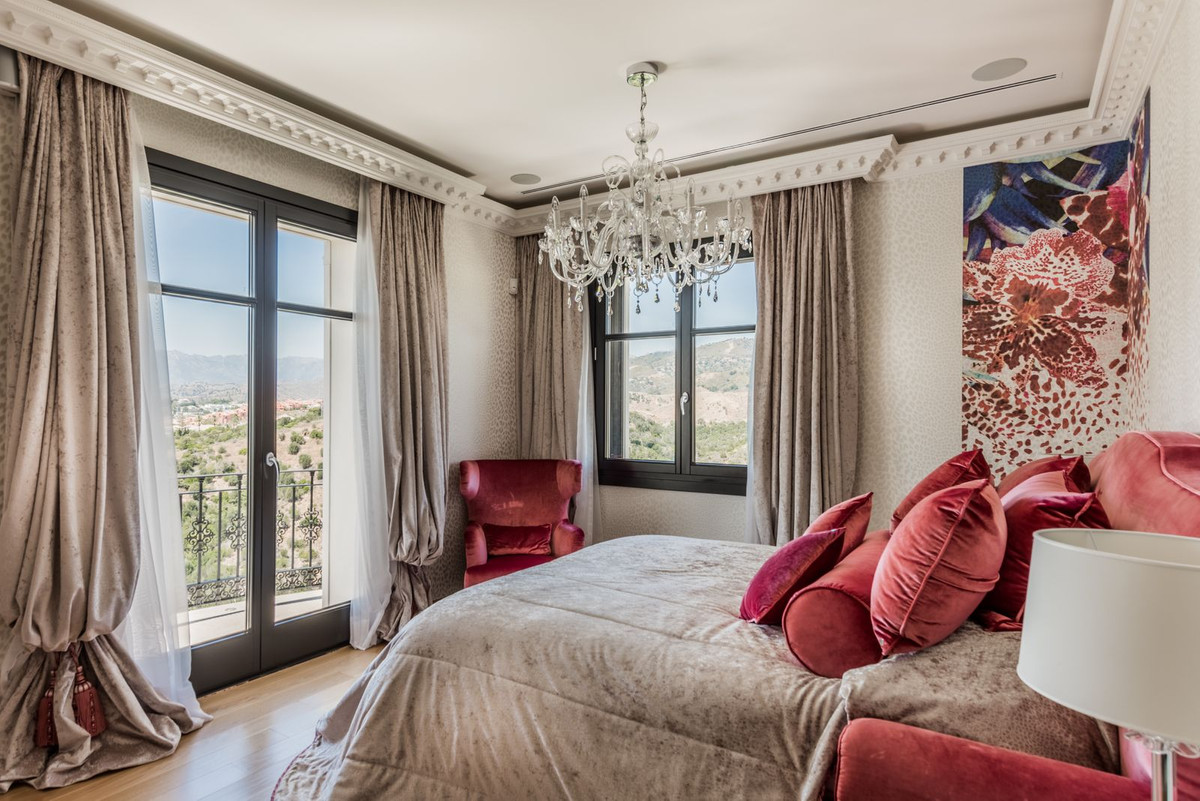 7 Bedroom Villa in Marbella - Photo 28