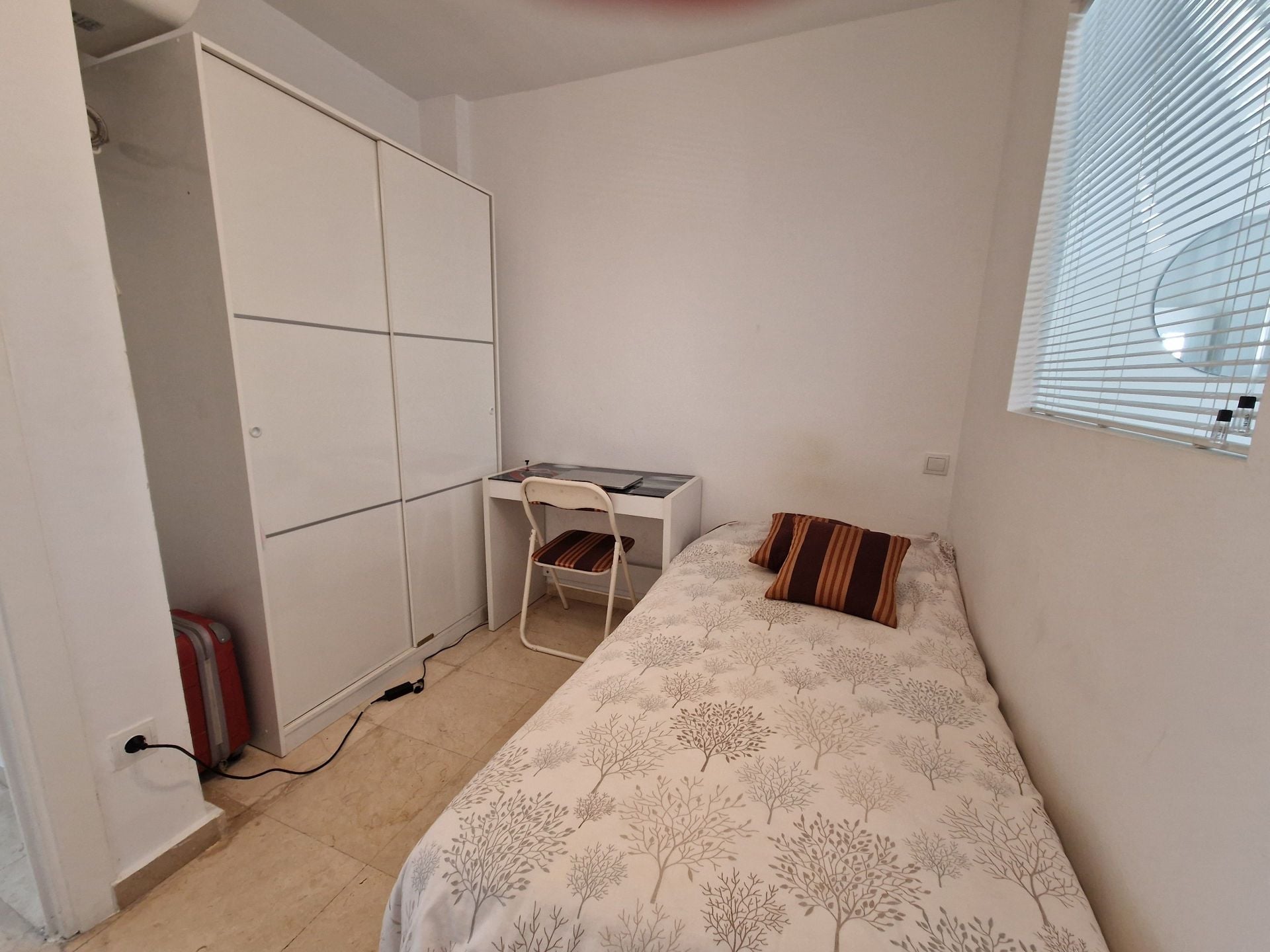 1 Bedroom Apartment in Marbella - Photo 12