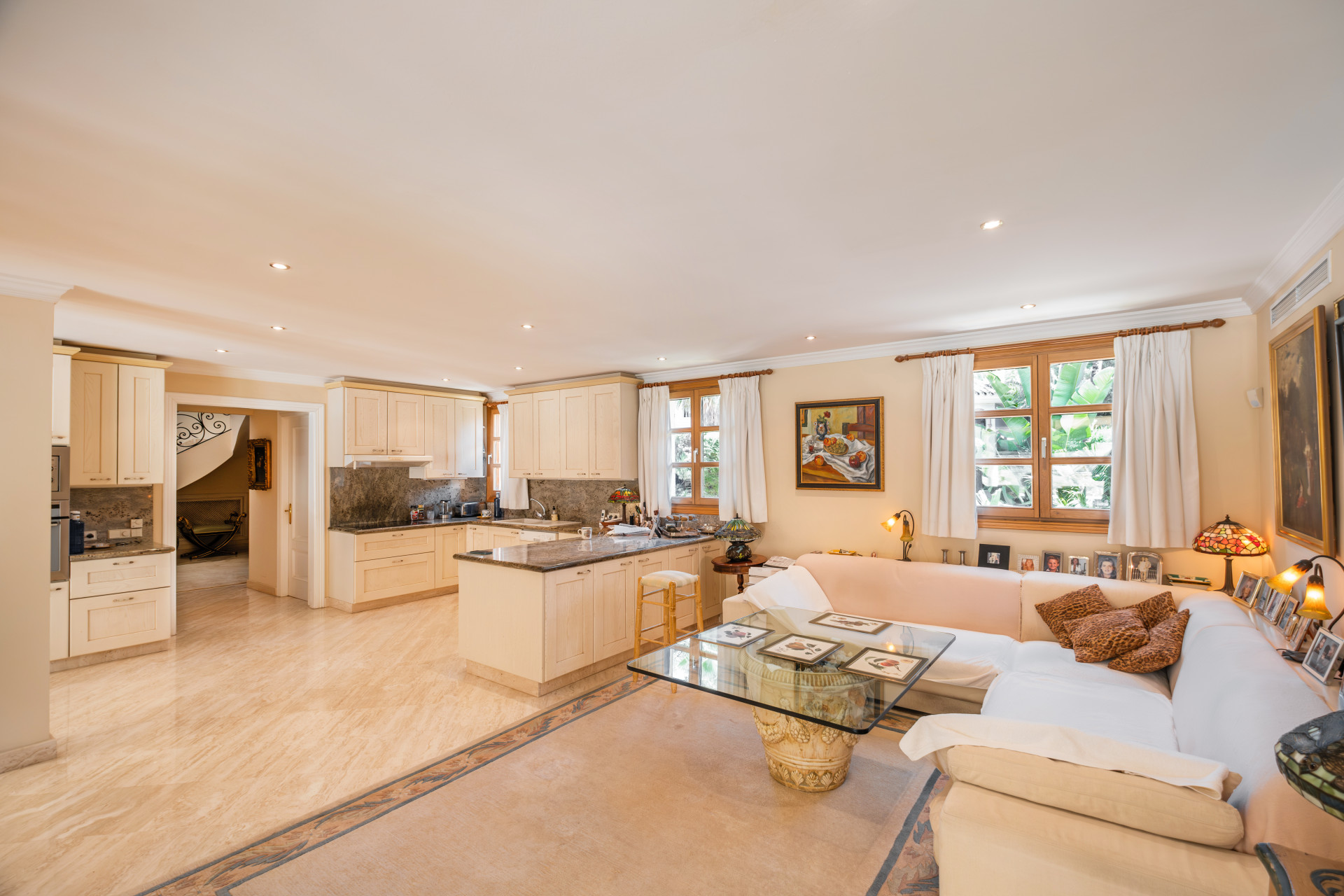 4 Bedroom Villa in Marbella - Photo 7
