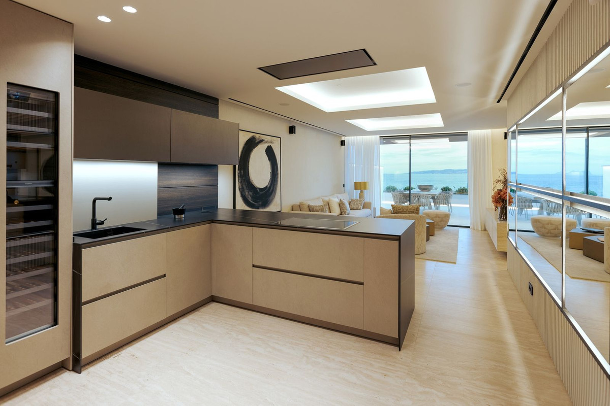 2 Bedroom Apartment in Estepona - Фото 11