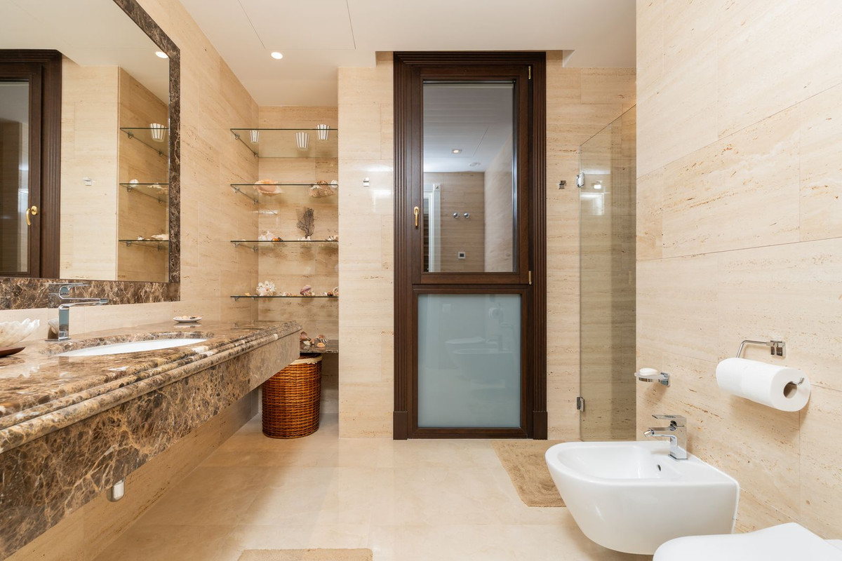7 Bedroom Villa in San Pedro de Alcántara - Photo 19