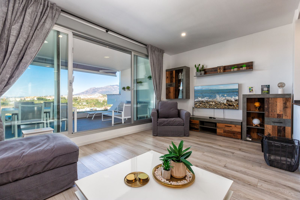 2 Bedroom Apartment in Estepona - Photo 8
