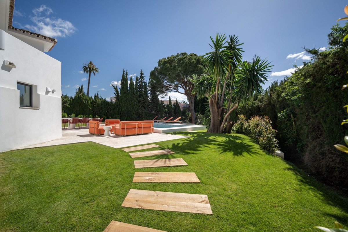 4 Bedroom Villa in Marbella - Photo 19