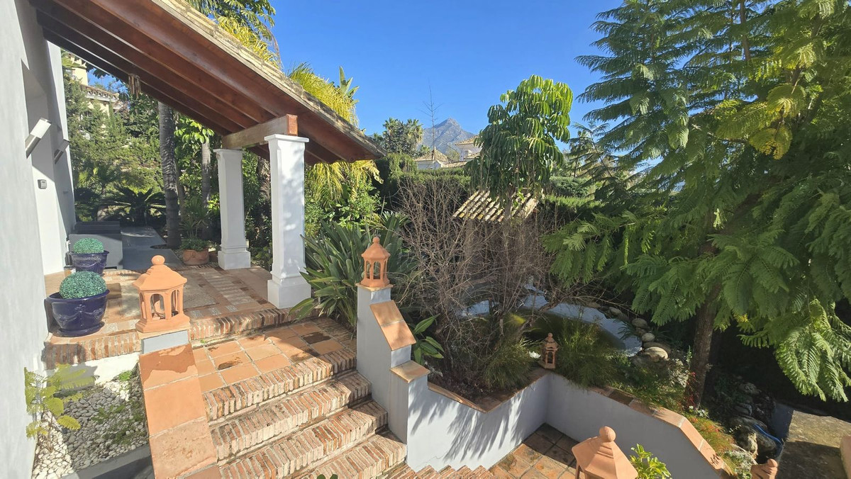 8 Bedroom Villa in Marbella - Photo 52