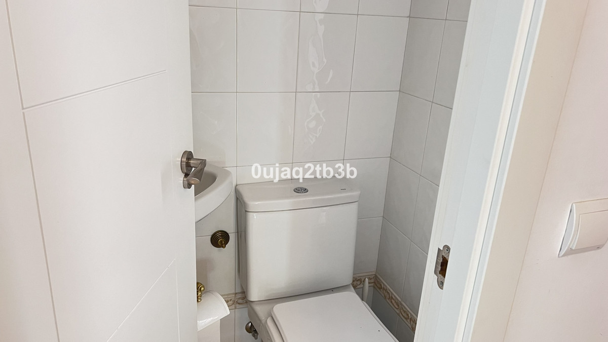 4 Bedroom Apartment in Marbella - Photo 11