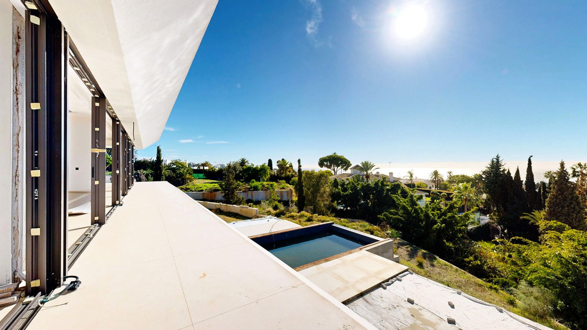 6 Bedroom Villa in Marbella - Photo 5